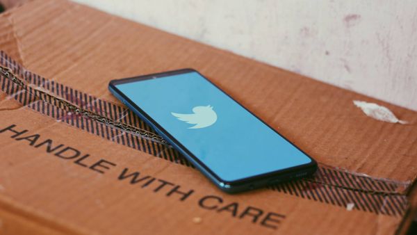 How do I delete old Twitter notifications?