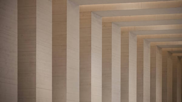 The 12-Second Audience: Why Auto-Retweeting Is the New Storytelling