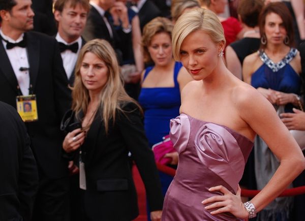 15 Insanely Funniest Celebrities on Twitter to Follow